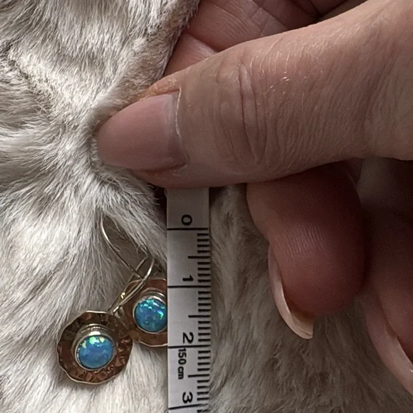 Hand Crafted Opals Set in Silver Pendant, Earrings & Smaller Studs - Picture 9 of 11